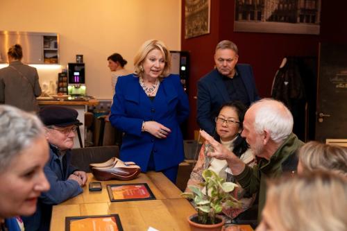 Pauze en kennismaking met de minister